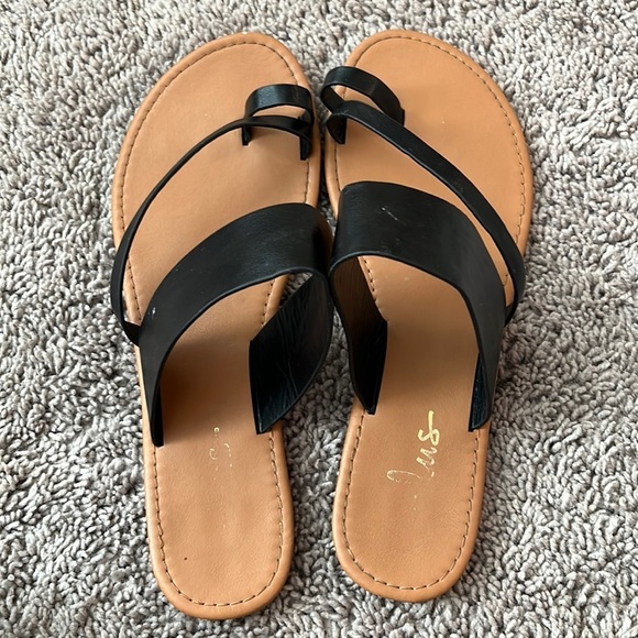 Lulus Shoes - Lulu's Black and Tan Sandals